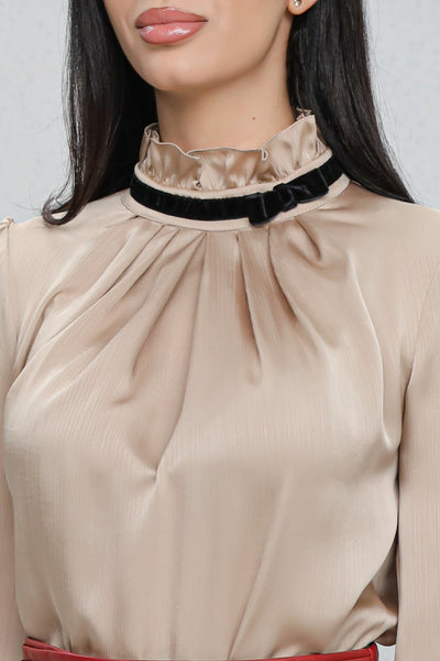 Bluza MBG bej din voal satinat accesorizata cu benzi catifea si fundite