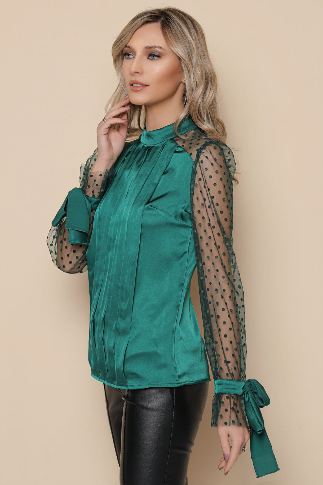 Bluza MBG eleganta verde din satin cu pliuri pe bust