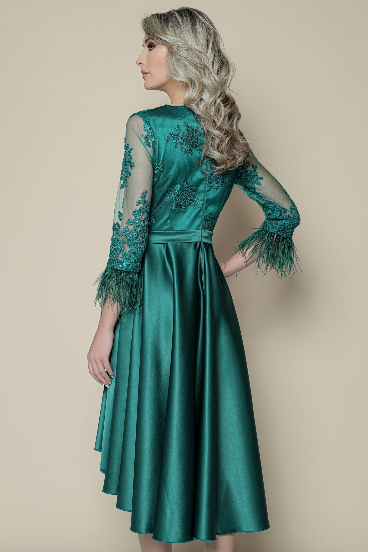 Rochie MBG verde cu broderie pe bust si fulgi la maneca