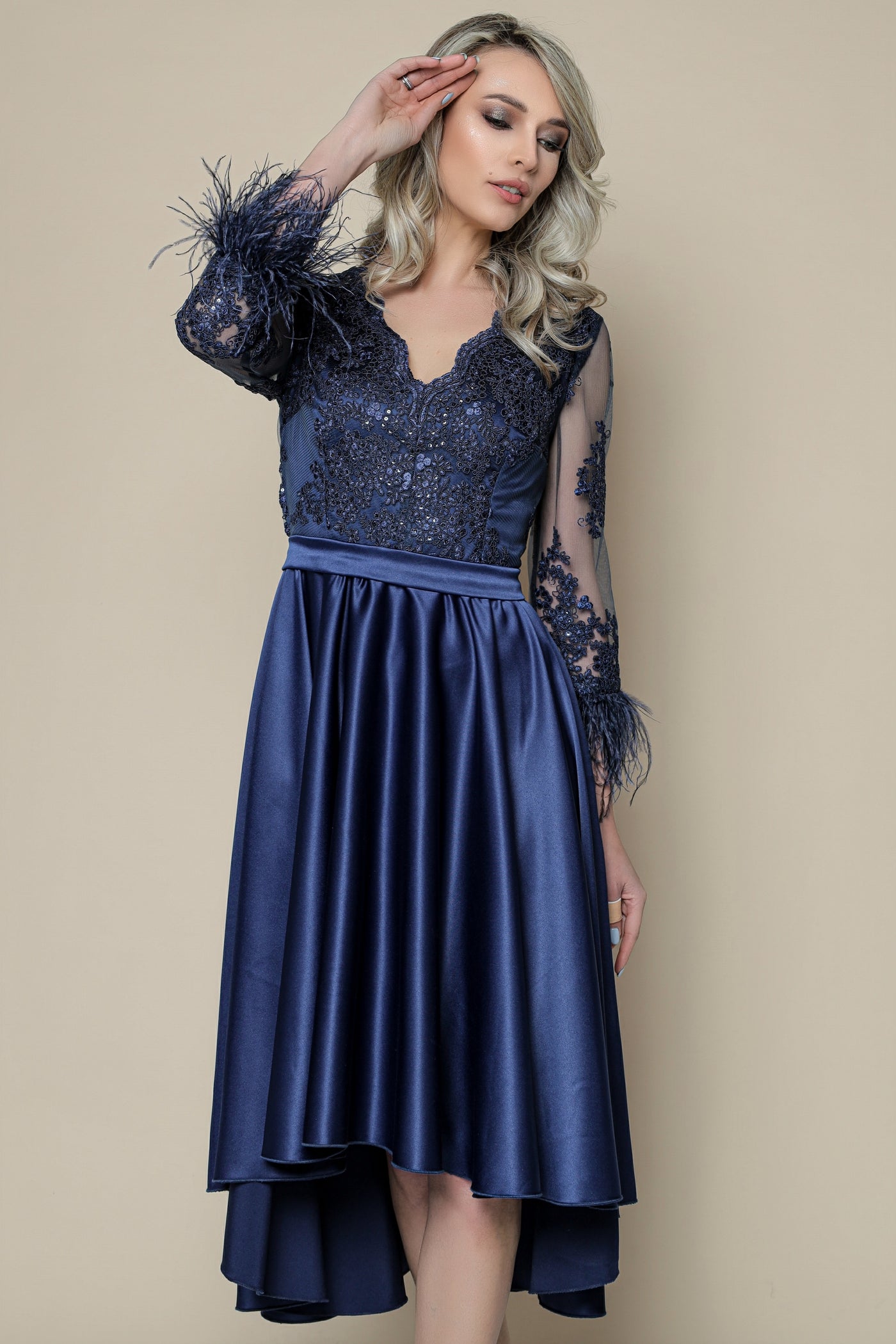 Rochie MBG bleumarin cu broderie pe bust si fulgi la maneca