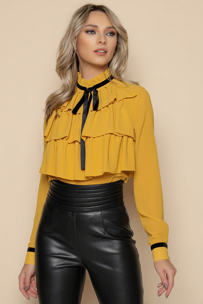 Bluza MBG mustar cu volan in zona bustului si aplicatii din catifea neagra
