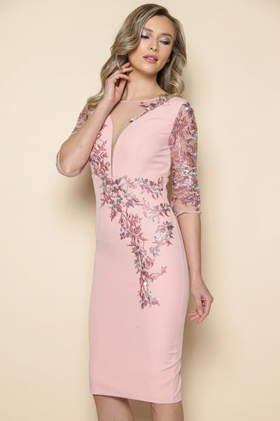 Rochie MBG roz cu cu broderie aplicata lateral si maneci din tull